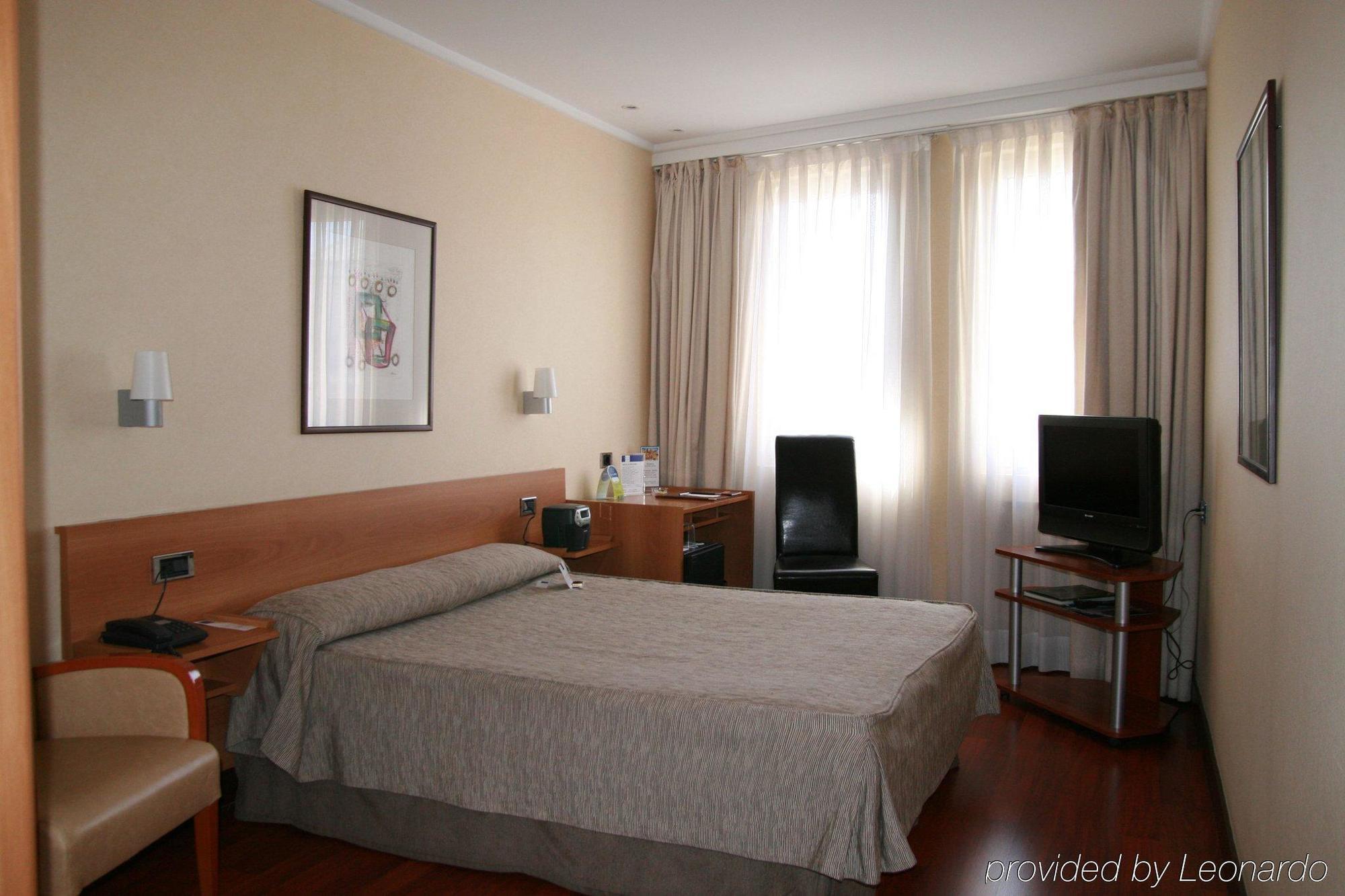 Hotel Yoldi Pamplona Room photo